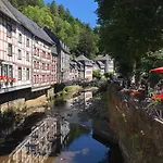 Haus An Der Rur - 5 Mitten In *