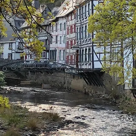 Haus An Der Rur - 5 Mitten In *
